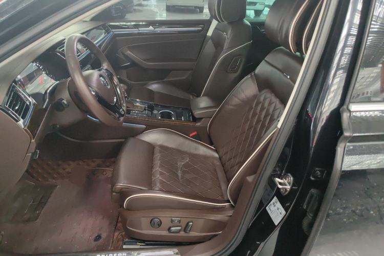 Used Volkswagen Phideon 2018 Revised Version 380TSI Two-Wheel-Drive Flagship Edition
