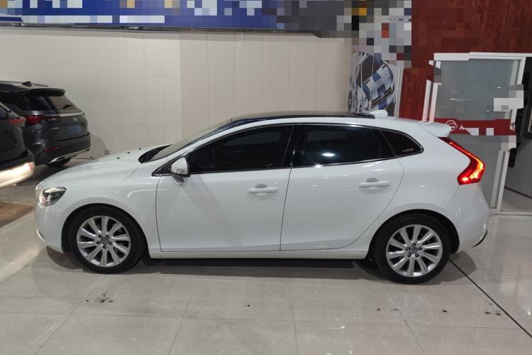 Used Volvo V40 2015 1.6T Zhiyi Edition