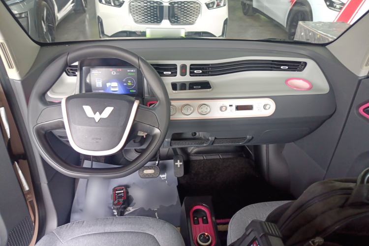 Used Wuling Hongguang MINIEV 2022 Macaron Premium Model – Lithium Iron Phosphate Center Console