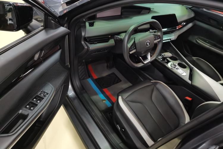 Used CHANGAN UNI-V 2023 1.5T Prestige Model