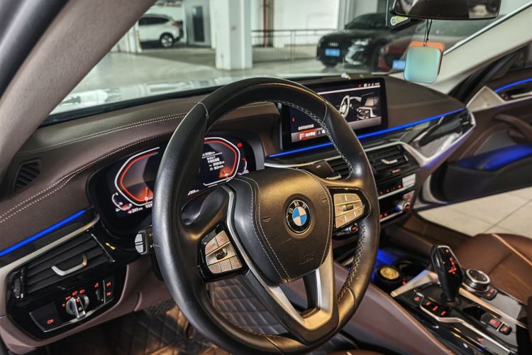 Used BMW 5 Series 2022 Restyled 525Li Luxury Package Interior 3