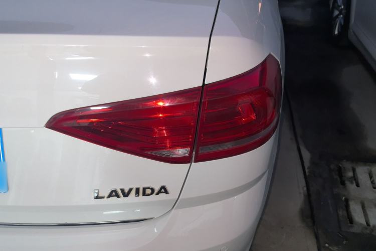 Used Volkswagen Lavida 2017 1.6L Automatic Comfort Edition
