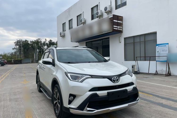 Used Toyota RAV4 2016 2.0L CVT Two-Wheel Drive Fashion Edition China V Standard
