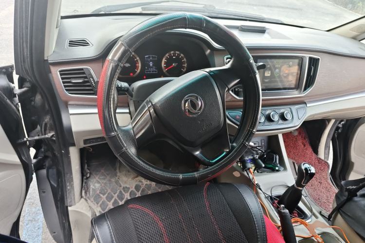 Used FORTHING Lingzhi 2019 M5L 1.6L 7-Seater Luxury Model China VI Standard Center Console