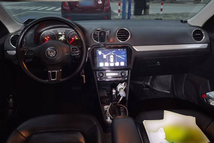 Used Volkswagen Jetta 2015 1.6L Automatic Luxury Model Center Console