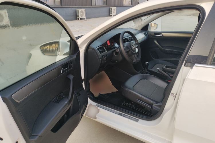 Used Volkswagen Santana 2015 1.6L Manual Comfort Edition
