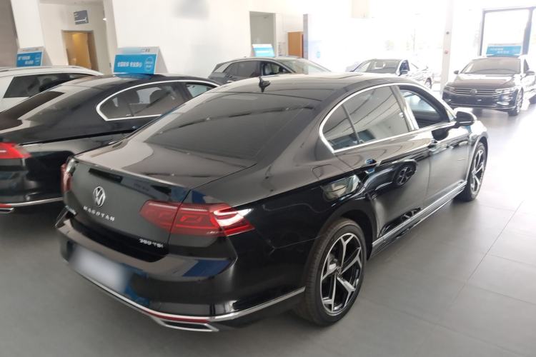 Used Volkswagen Magotan 2026 30 Million Vehicles Selected Model 380TSI DSG Luxury Edition Rear Right 45 Deg