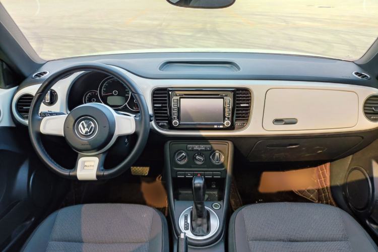 Used Volkswagen Beetle 2015 180TSI model Interior 3