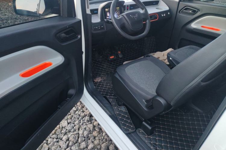 Used Wuling Hongguang MINIEV 2022 Macaron Fashion Model Lithium Iron Phosphate Driver Seat