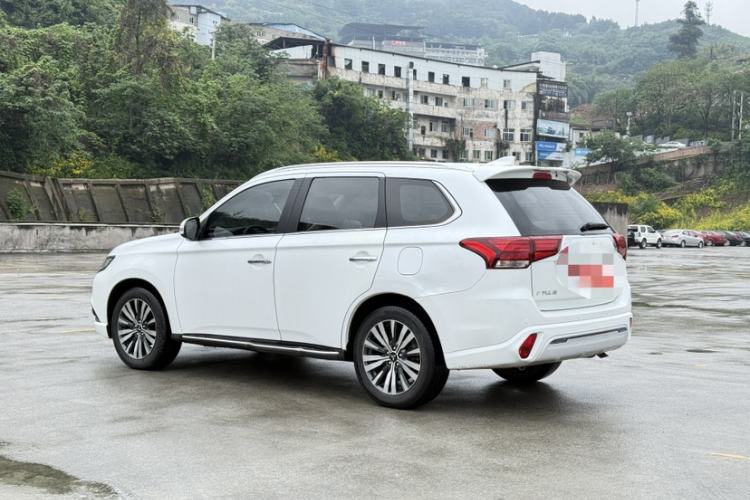 Used Mitsubishi Outlander 2020 2.4L 4x4 Zhi Xiang Edition 7-Seater Exterior 9