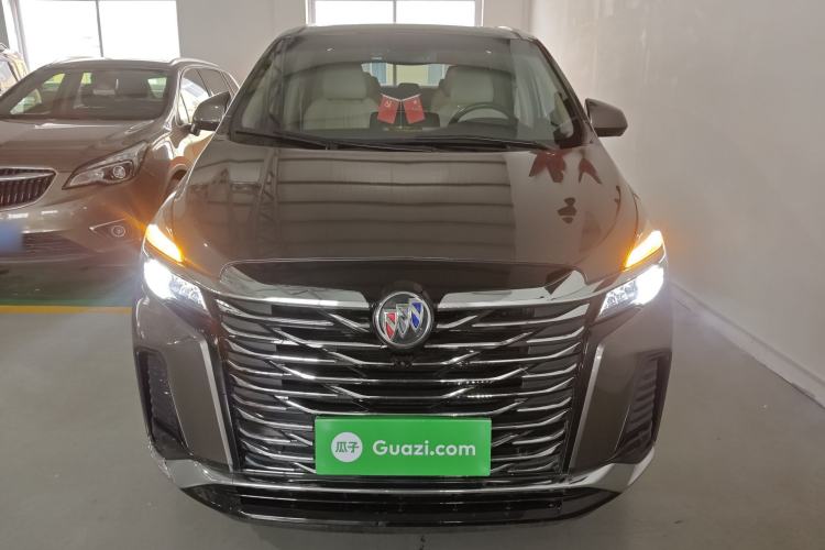 Used Buick GL8 2023 Facelifted Land Cruiser Executive Luxury Version
