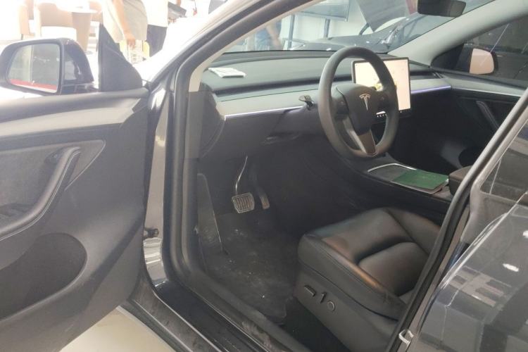 Used Tesla Model Y 2024 Long-Range All-Wheel-Drive Version

