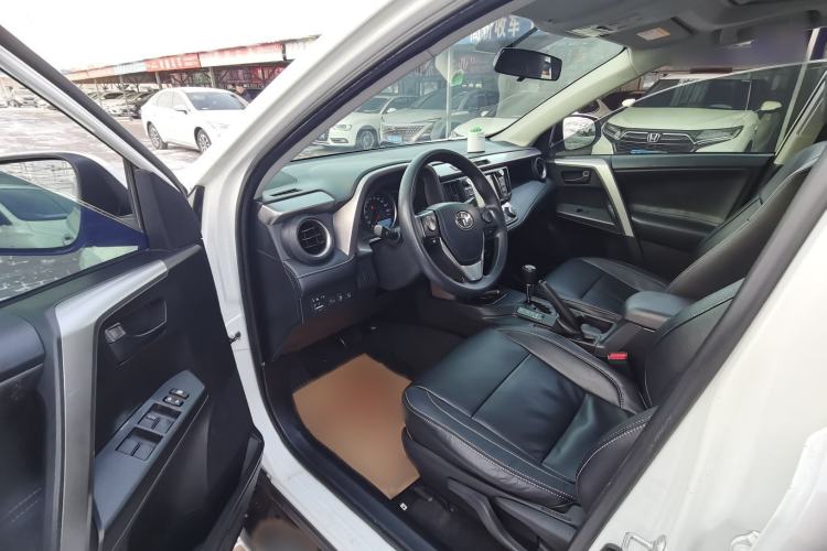 Used Toyota RAV4 2016 2.0L CVT Two-Wheel Drive Fashion Edition China V Standard