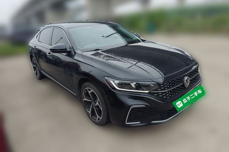 Used Volkswagen Passat 2023 330TSI Starry Elite Edition Front Right 45 Deg