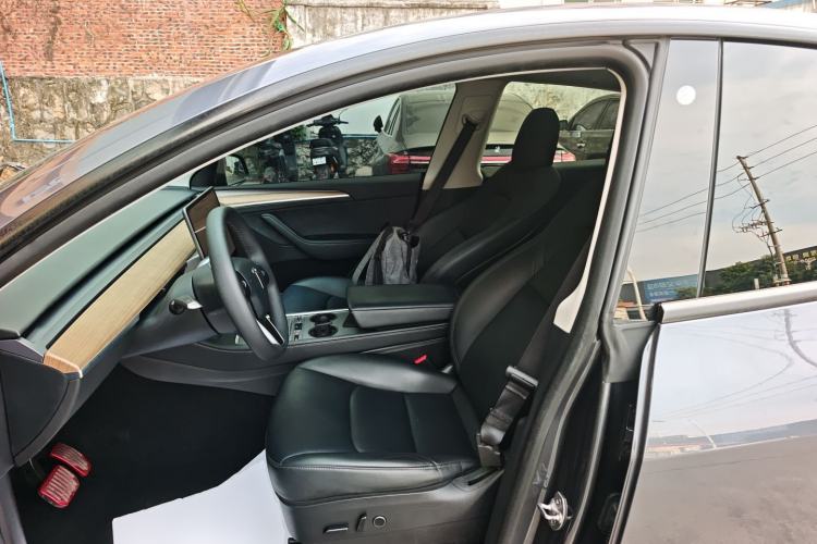 Used Tesla Model Y 2022 Long-Range All-Wheel-Drive Version