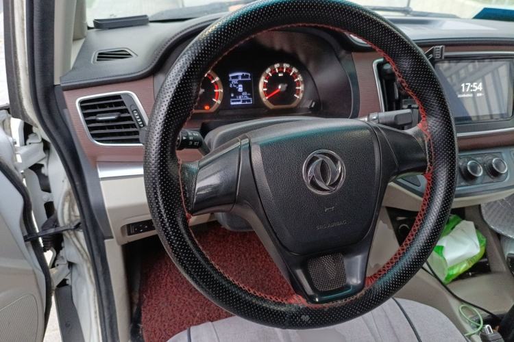 Used FORTHING Lingzhi 2019 M5L 1.6L 7-Seater Luxury Model China VI Standard Steering Wheel