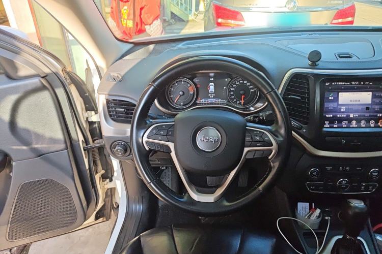 Used Jeep Cherokee 2017 2.0L Superior Edition