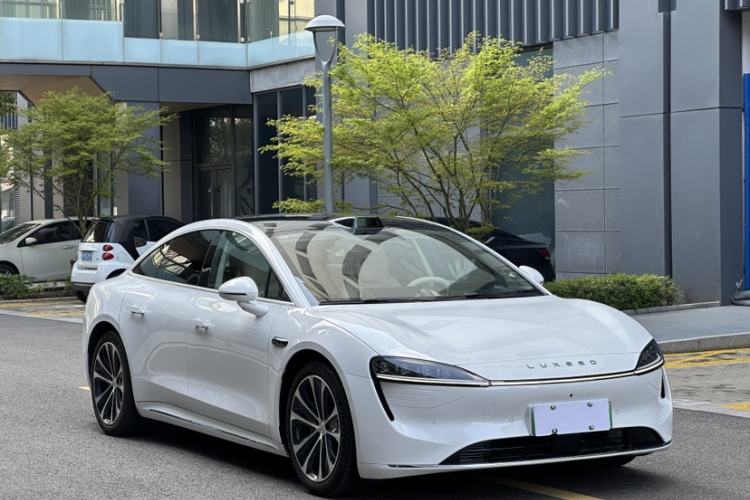 Used Hima Luxeed S7 2025 855 km Max