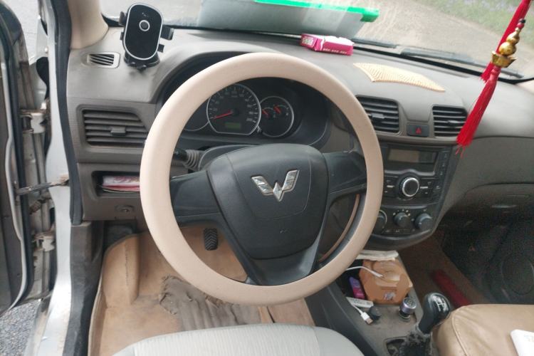 Used Wuling Hongguang 2010 1.2L Base Version China IV Standard Steering Wheel