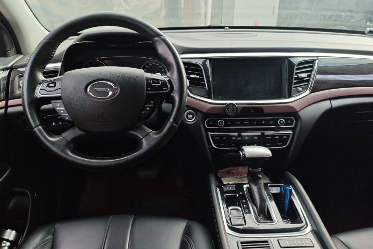 Used GAC Trumpchi GS8 2017 320T Two-Wheel Drive Luxury Smart Connectivity Version (7 Seats) Center Console