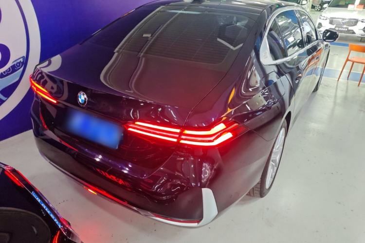 Used BMW 5 Series 2024 525Li Luxury Package Rear Right 45 Deg