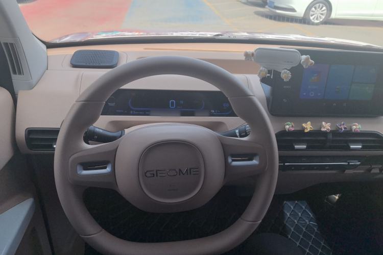 Used Geely Galaxy Panda 2024 Panda Mini 200km Endurance Bear Center Console