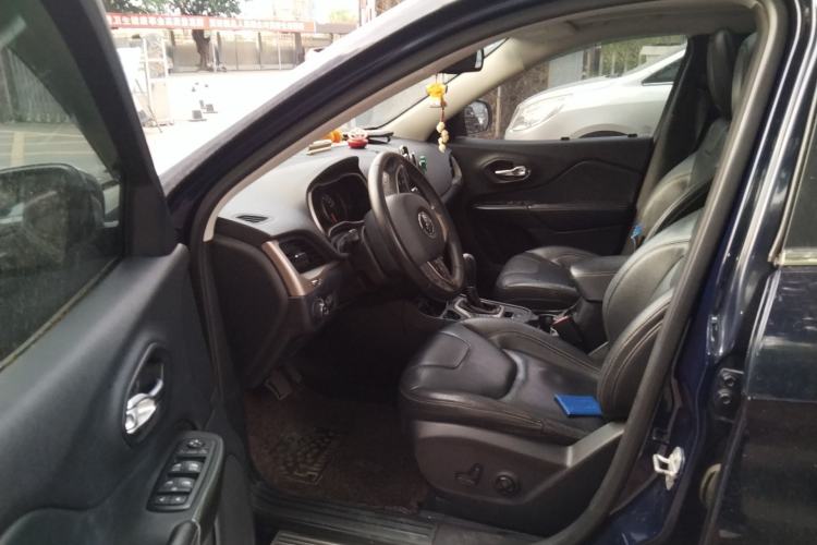 Used Jeep Cherokee 2017 2.0L Superior Edition