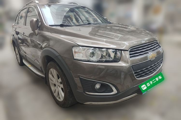 Used Chevrolet Captiva 2015 2.4L 4x4 Flagship Edition 7-Seater Front Right 45 Deg