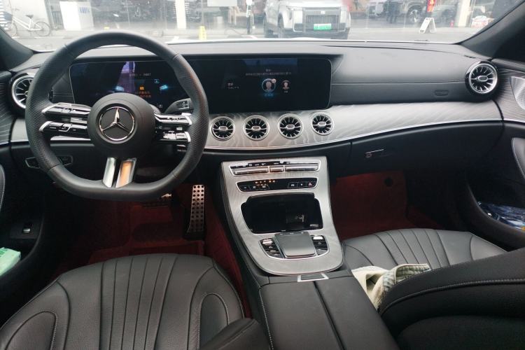 Used Mercedes-Benz CLS 2023 Facelifted CLS 300 Luxury Model Center Console