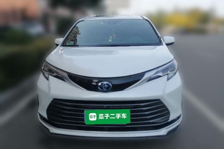 Used Toyota SIENNA 2023 2.5L Hybrid Deluxe Edition Front