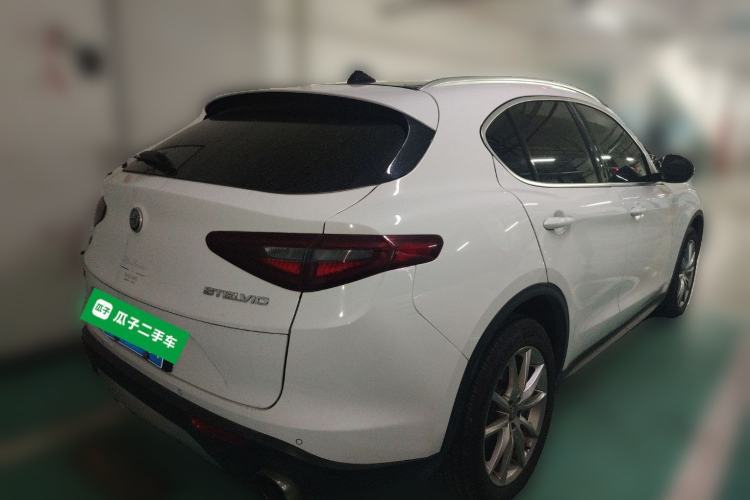 Used Alfa Romeo Stelvio 2017 2.0T 200HP Luxury Edition Rear Right 45 Deg