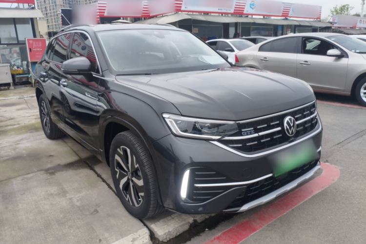 Used Volkswagen Tayron GTE Plug-in Hybrid 2023 280TSI Luxury Plus Advanced Edition Front Right 45 Deg