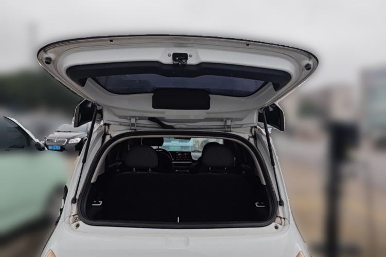 Used ORA White Cat 2022 Xiaoyue Mao Edition 360 km Luxury Model Lithium NMC Trunk