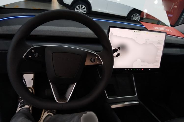 Used Tesla Model Y 2025 Long-Range All-Wheel-Drive Version
