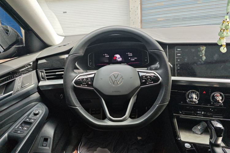 Used Volkswagen Passat 2023 Facelift 330TSI Luxury Edition Steering Wheel