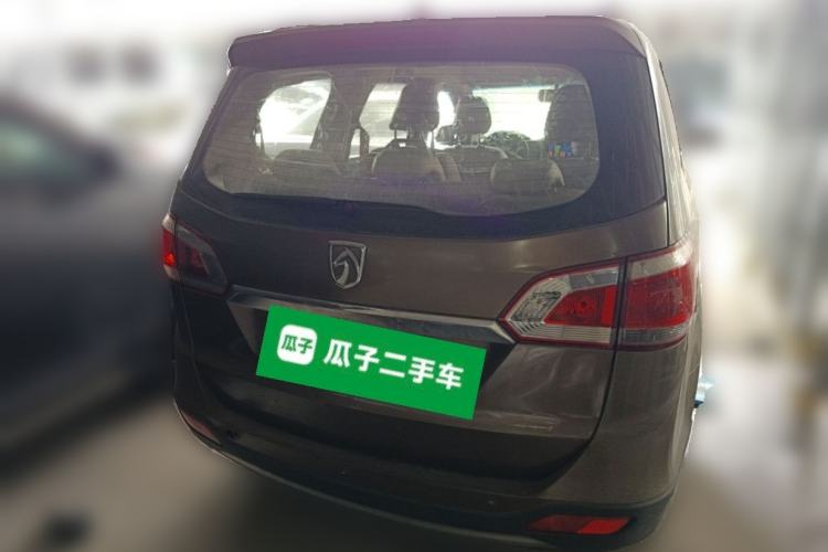 Used Baojun 730 2014 1.5L manual Comfort version 7 seats Rear