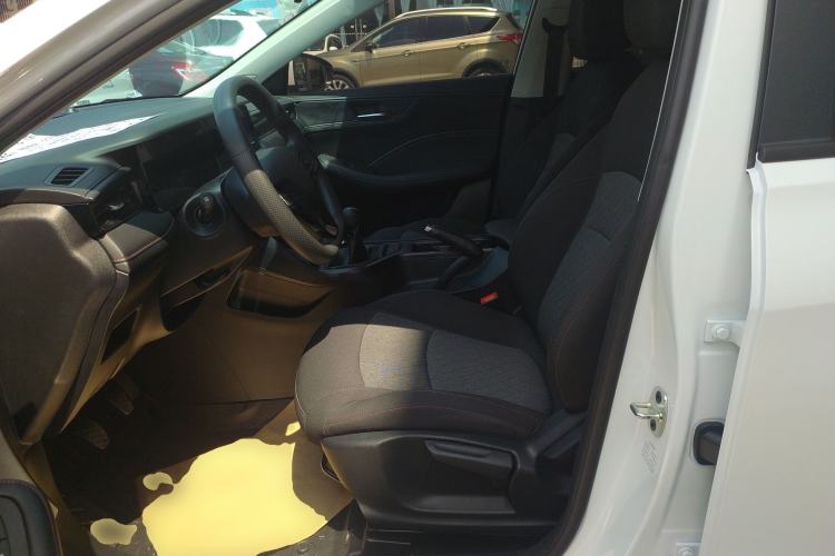 Used Roewe i5 2023 1.5L Manual Comfort Edition
