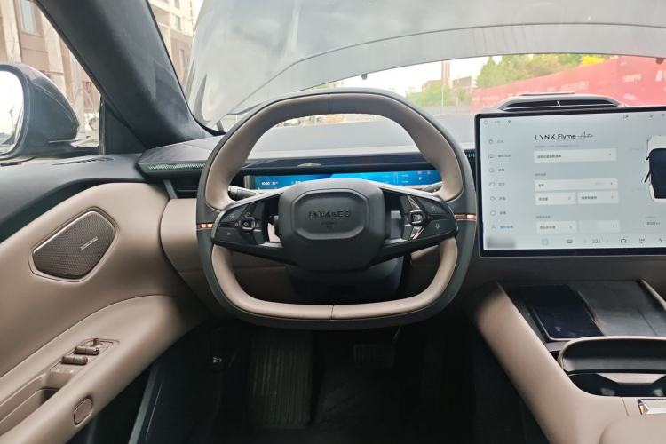 Used Lynk & Co Z10 2025 95 kWh 766 km Range Rear-Wheel Drive Max
