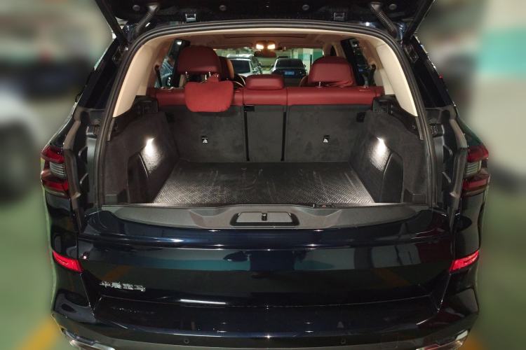 Used BMW X5 2022 xDrive 30Li Luxury M Sport Package
