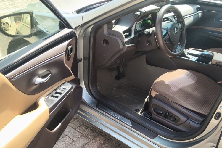 Used Lexus ES 2020 200 Excellence Edition Driver Seat