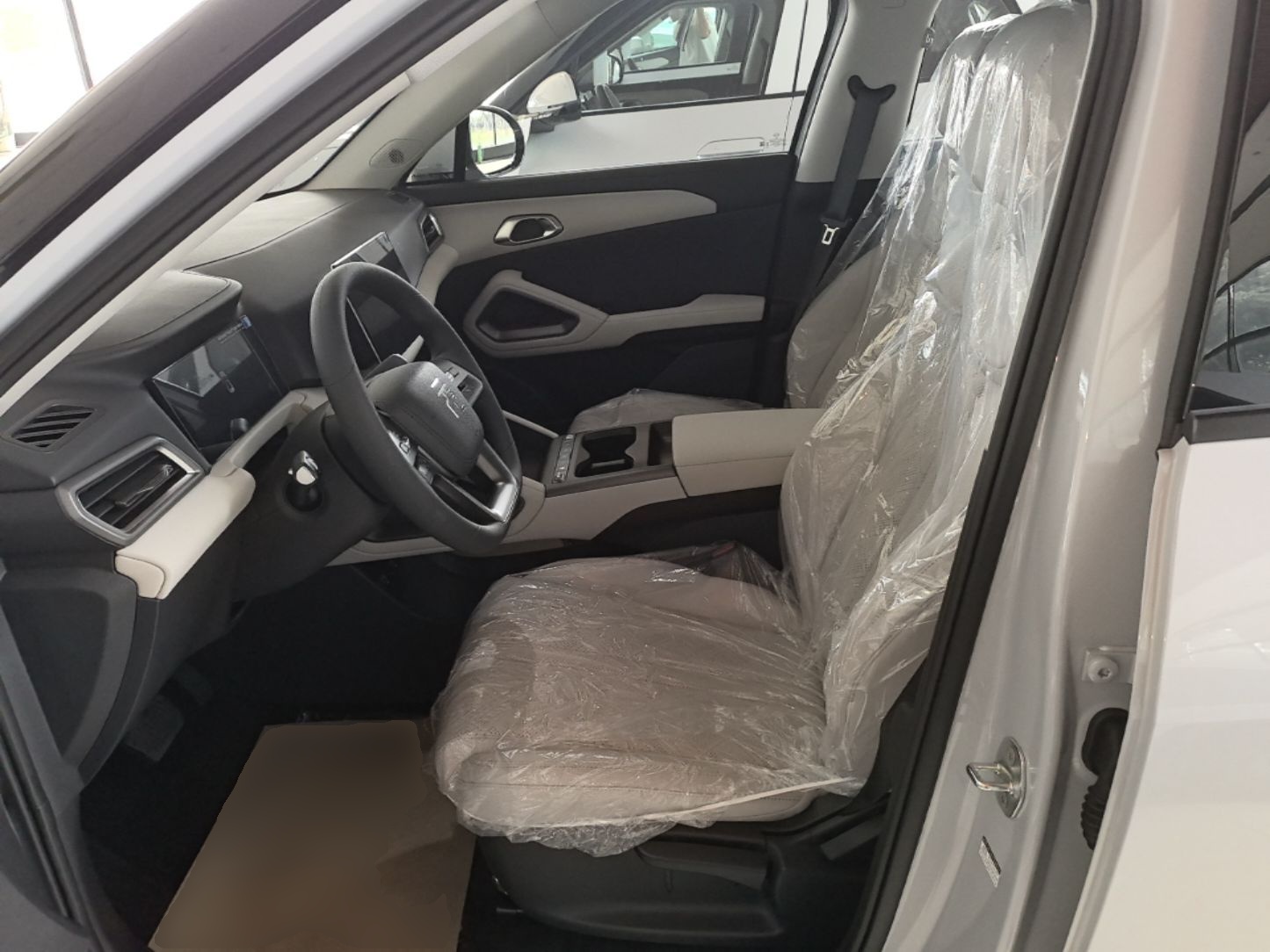 BYD Yuan UP 2025 Model 301KM Leading Version — снимка 17