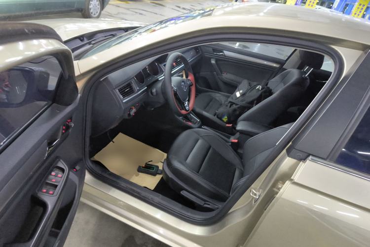 Used Volkswagen Bora 2018 1.5L Automatic Fashion Model Driver Seat