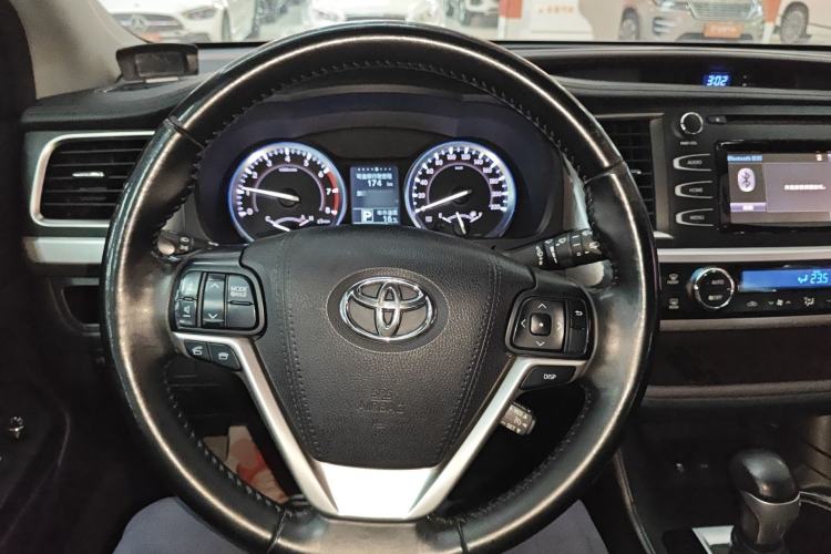 Used Toyota Highlander 2015 2.0T Four-Wheel Drive Luxury Edition 7-Seater Steering Wheel