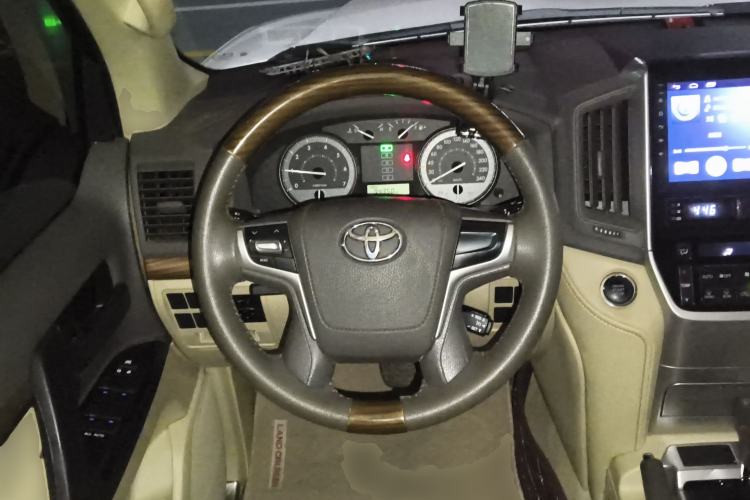 Used Toyota Land Cruiser 2015 4.0L V6 Middle East Limited Edition