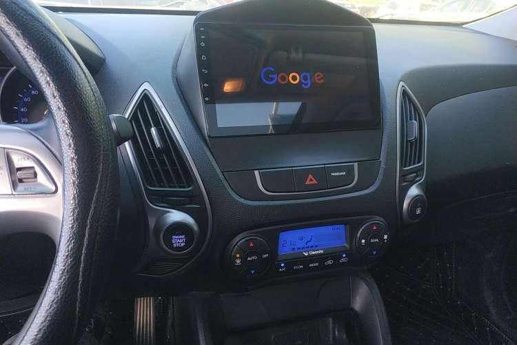 Used Hyundai ix35 2015 2.0L Automatic 2WD Smart Version China V Standard Audio And AC Panel