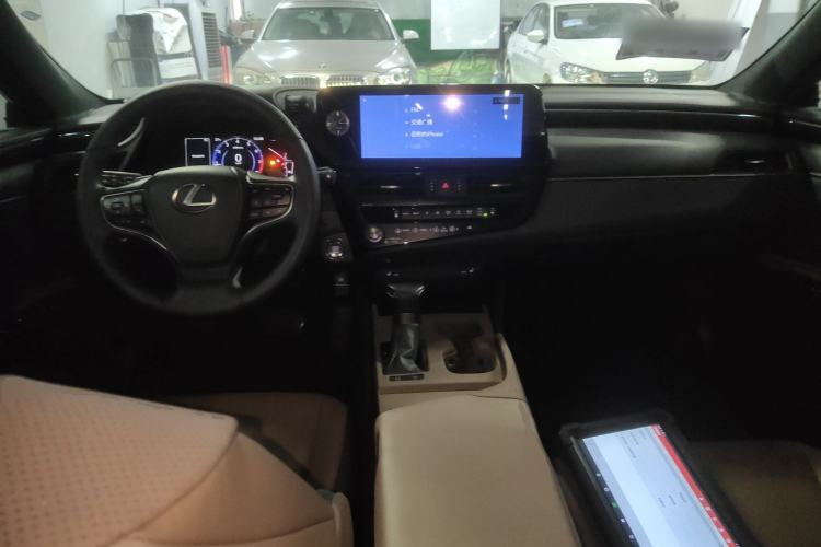 Used Lexus ES 2023 200 Excellence Edition
