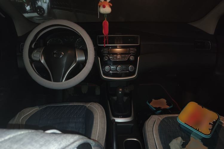 Used Nissan Tiida 2016 1.6L Manual Cool Edition
