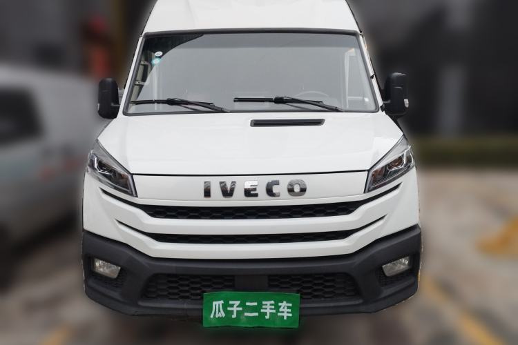 Used Iveco Daily 2023 2.8T V40 Van Long Wheelbase Mid-Roof Dual Tires Manual Doors 2-3 Seater
