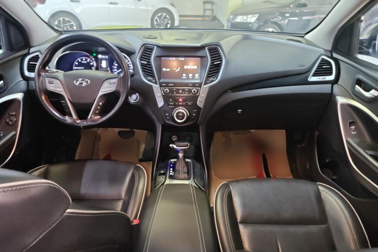 Used Hyundai Santa Fe 2017 2.4L Automatic Two-Wheel Drive Smart Version 5 Seats Center Console