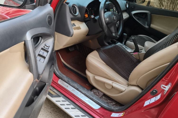 Used Toyota RAV4 2012 Luxurious Edition 2.0L Automatic All-Wheel Drive
